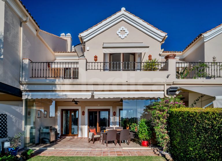 Town House for sale in Paraiso Hills