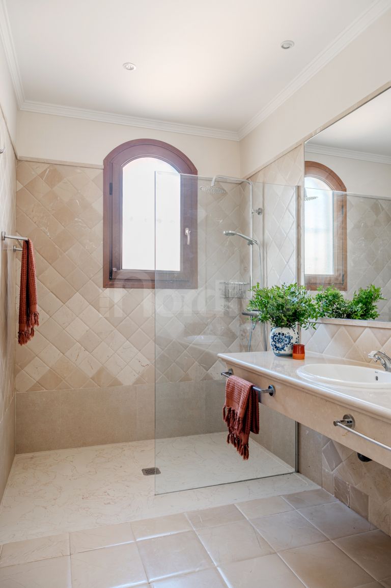 Town House for sale in Paraiso Hills