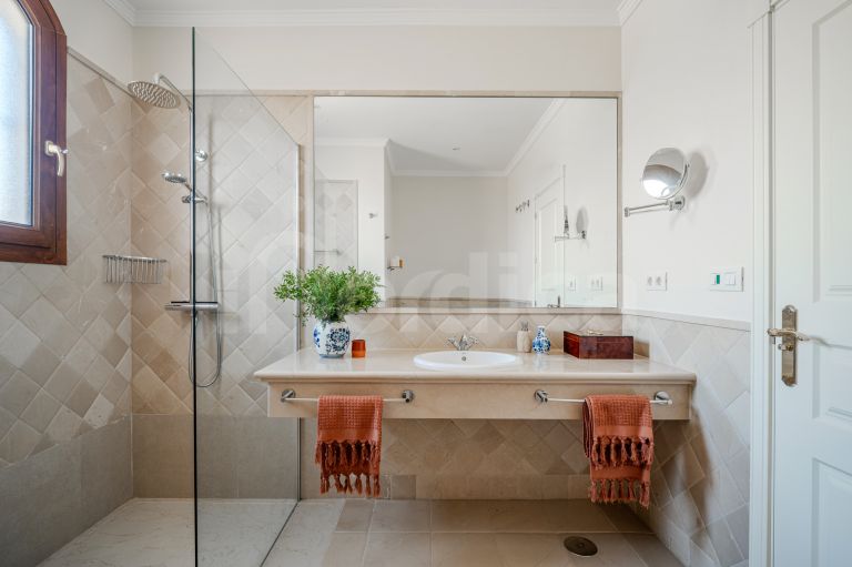 Town House for sale in Paraiso Hills