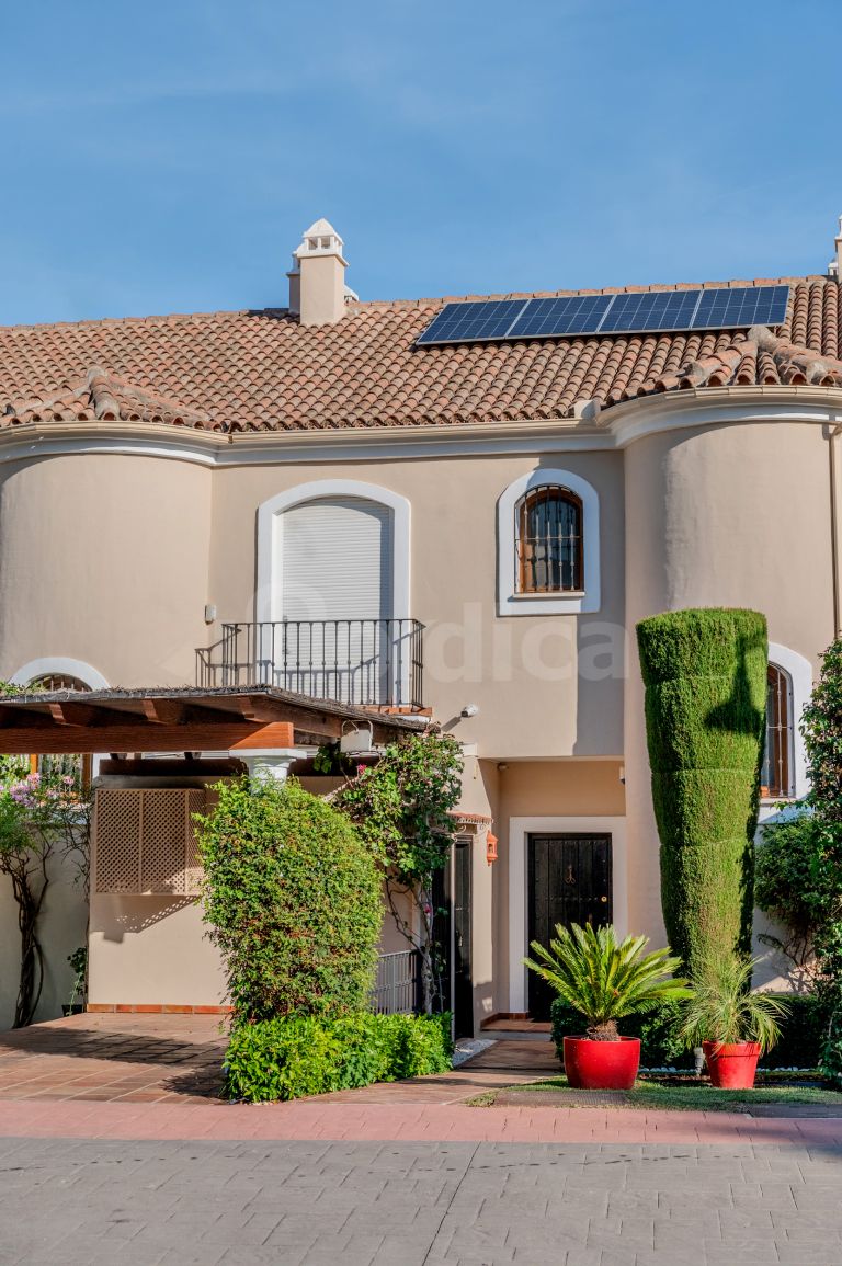 Town House for sale in Paraiso Hills