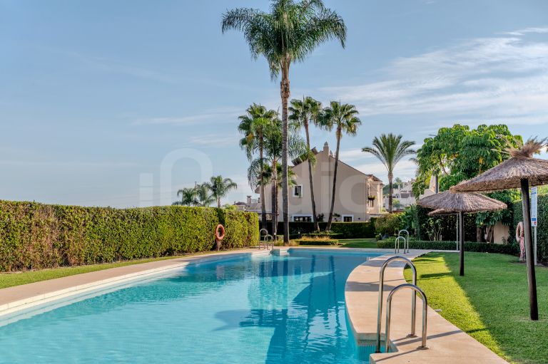 Town House for sale in Paraiso Hills