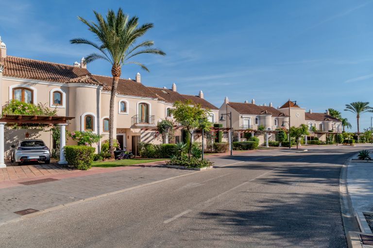 Town House for sale in Paraiso Hills