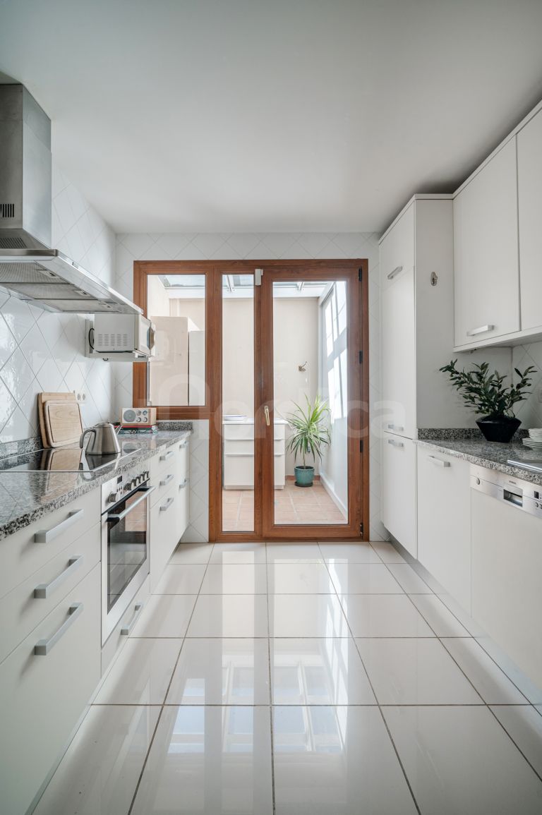 Town House for sale in Paraiso Hills