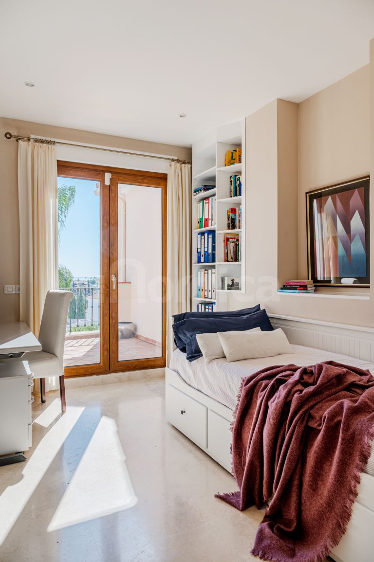 Town House for sale in Paraiso Hills