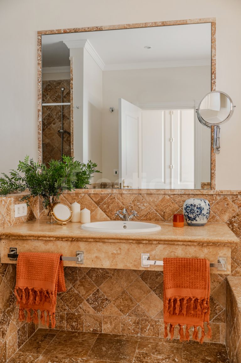 Town House for sale in Paraiso Hills