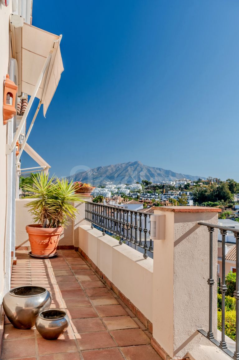 Town House for sale in Paraiso Hills