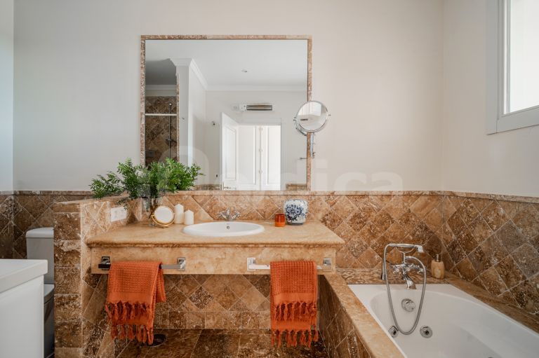 Town House for sale in Paraiso Hills