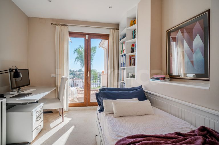 Town House for sale in Paraiso Hills