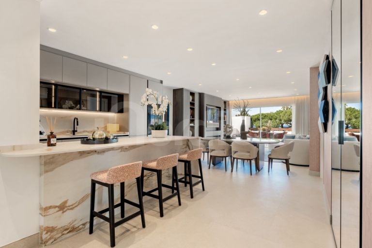 Apartment for sale in Los Monteros Palm Beach