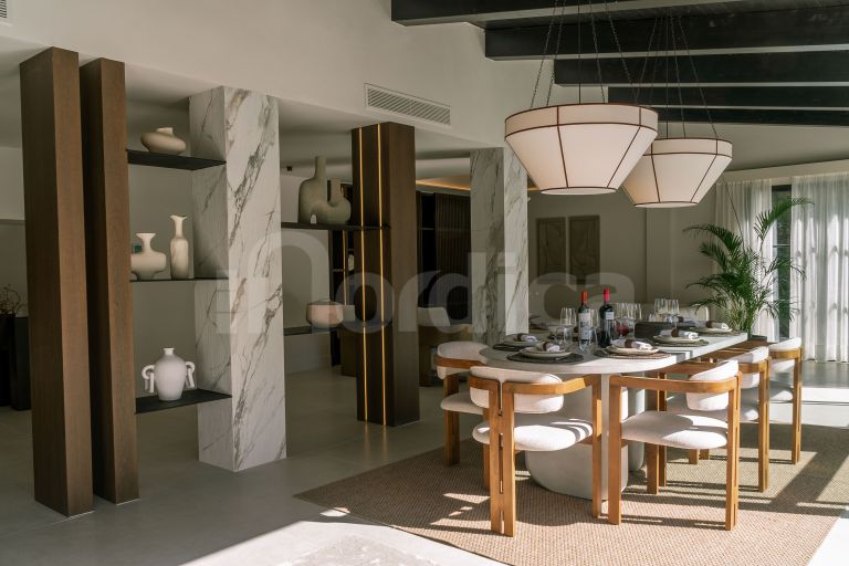 Villa for sale in Nueva Andalucia