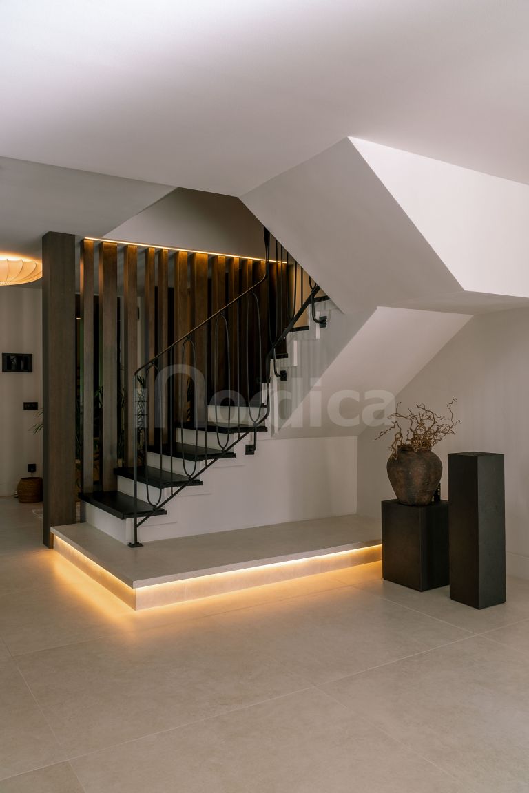 Villa for sale in Nueva Andalucia