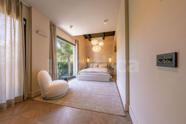 Villa for sale in Nueva Andalucia