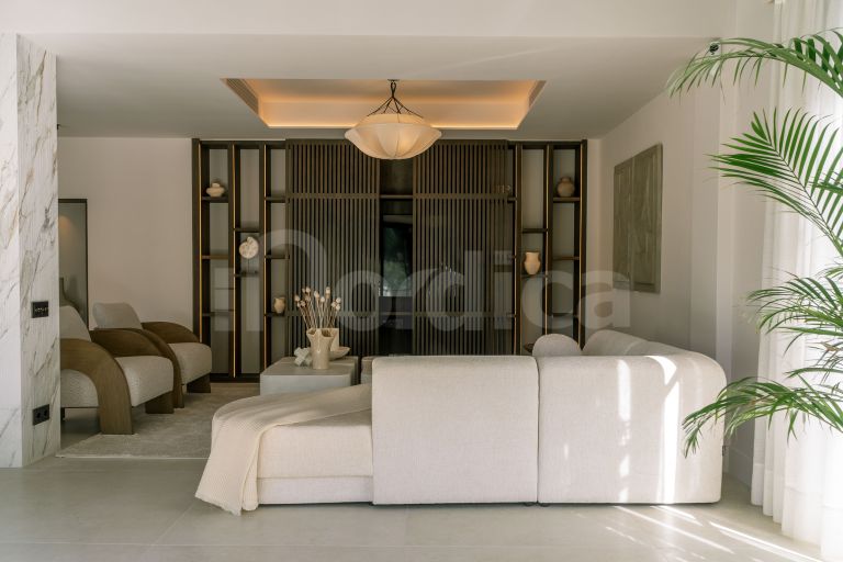 Villa for sale in Nueva Andalucia