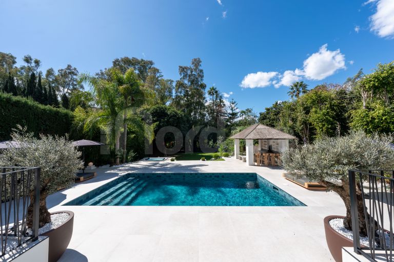 Villa for sale in Nueva Andalucia