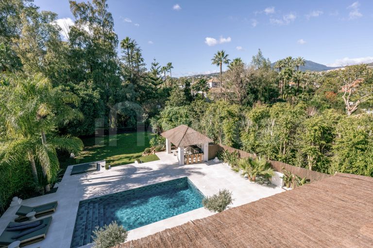 Villa for sale in Nueva Andalucia