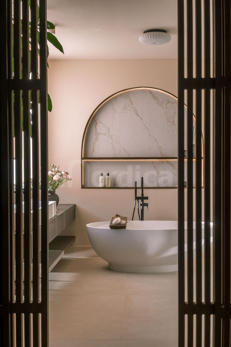 Villa for sale in Nueva Andalucia