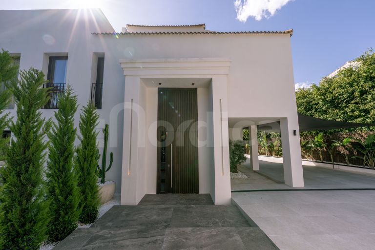 Villa for sale in Nueva Andalucia