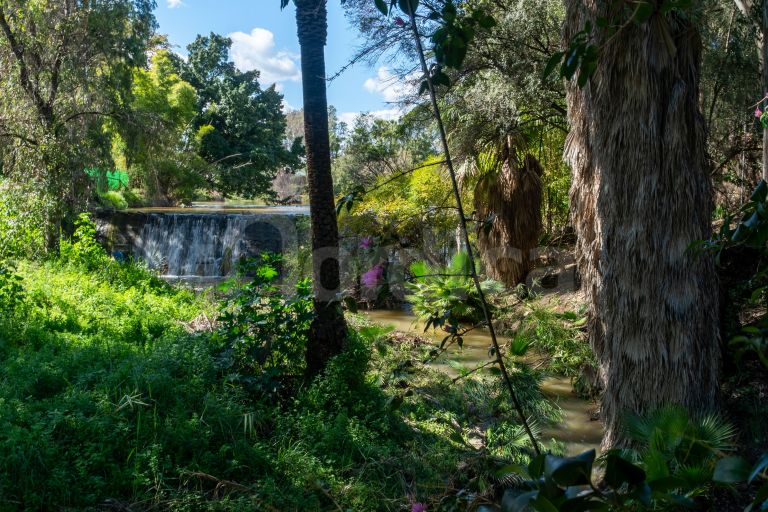 Villa for sale in Nueva Andalucia