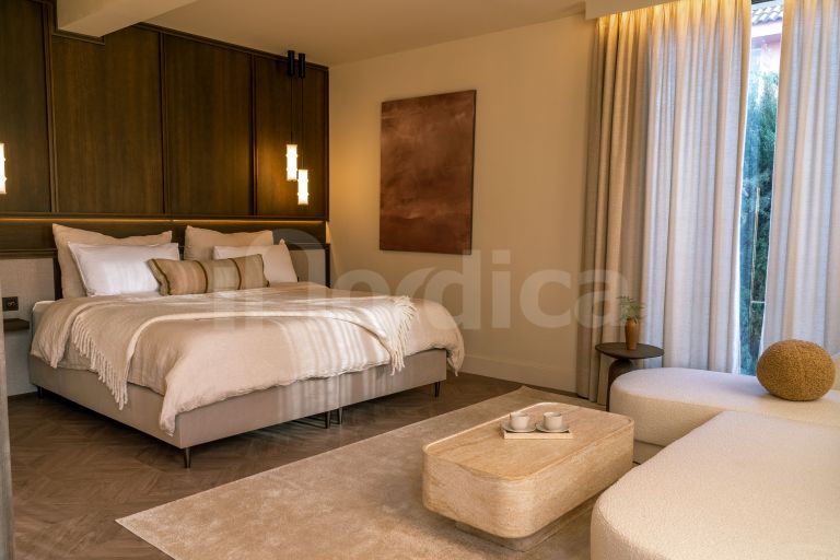 Villa for sale in Nueva Andalucia