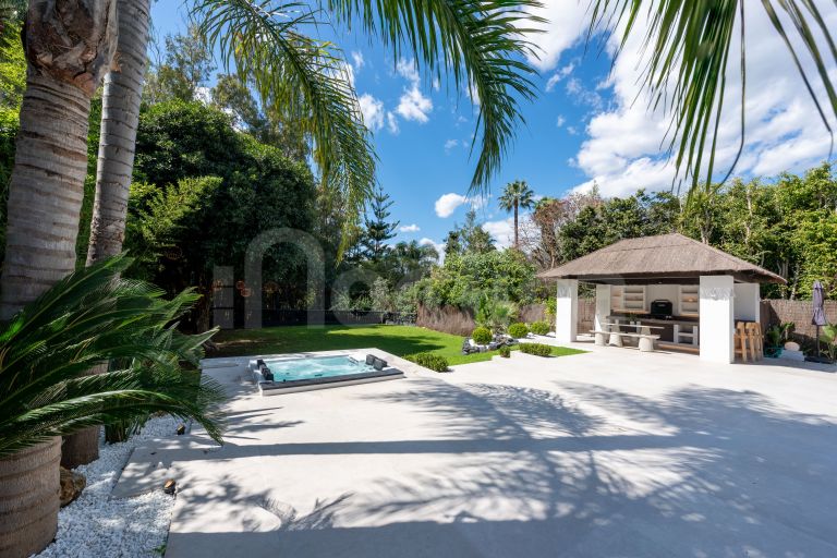 Villa for sale in Nueva Andalucia