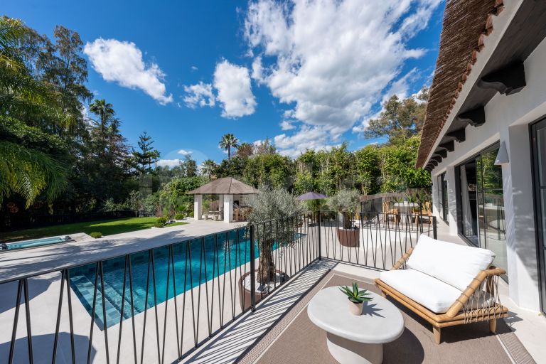 Villa for sale in Nueva Andalucia