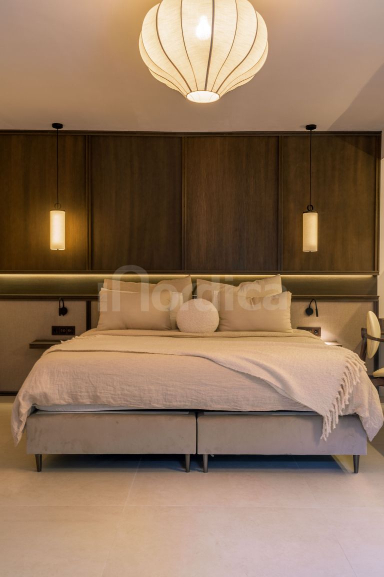 Villa for sale in Nueva Andalucia