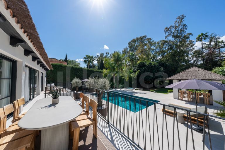 Villa for sale in Nueva Andalucia