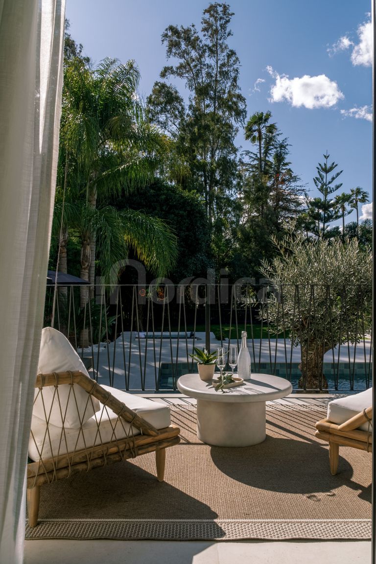 Villa for sale in Nueva Andalucia
