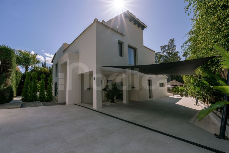 Villa for sale in Nueva Andalucia