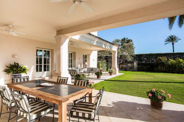 Villa for sale in Los Monteros Playa