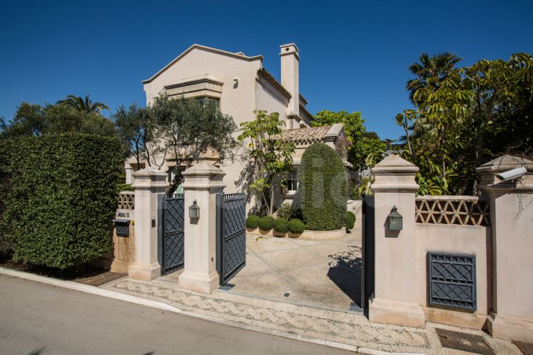 Villa for sale in Los Monteros Playa