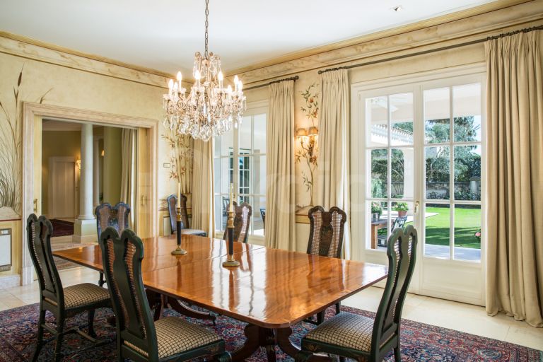 Villa for sale in Los Monteros Playa