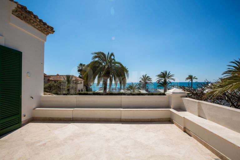 Villa for sale in Los Monteros Playa