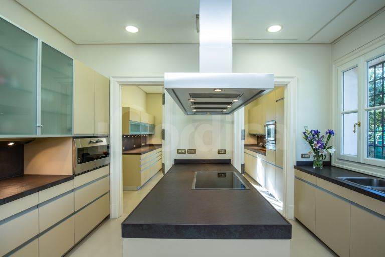 Villa for sale in Los Monteros Playa