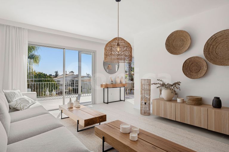 Villa for sale in Nueva Andalucia