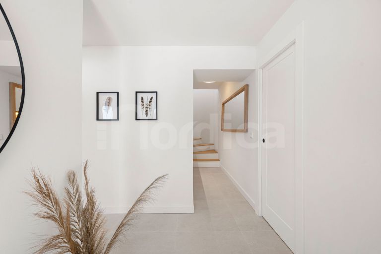 Villa for sale in Nueva Andalucia