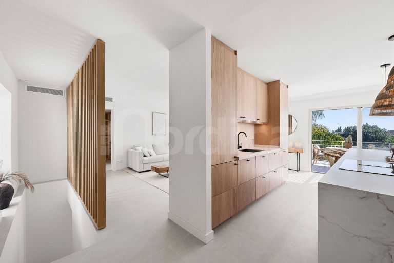 Villa for sale in Nueva Andalucia