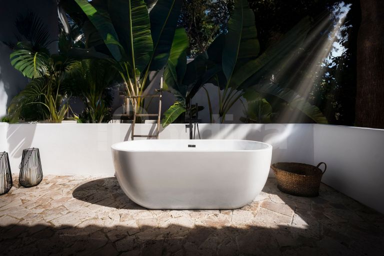 Villa for sale in Nueva Andalucia