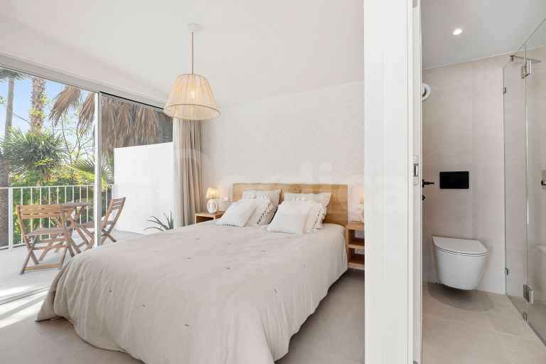 Villa for sale in Nueva Andalucia