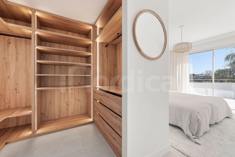 Villa for sale in Nueva Andalucia