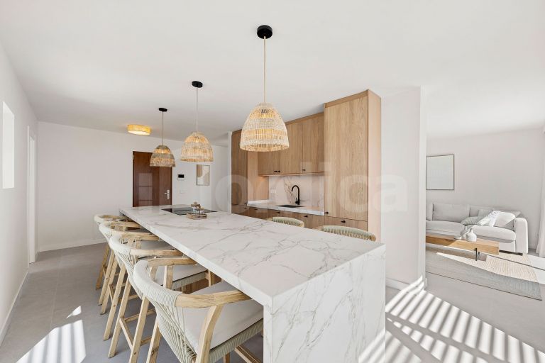 Villa for sale in Nueva Andalucia