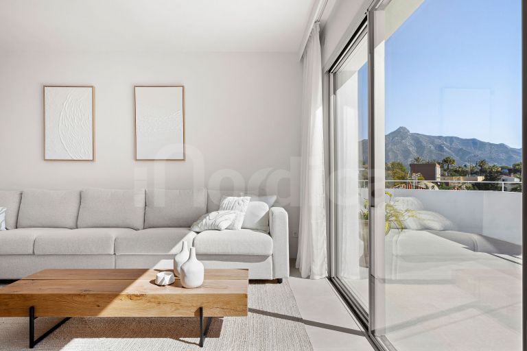 Villa for sale in Nueva Andalucia