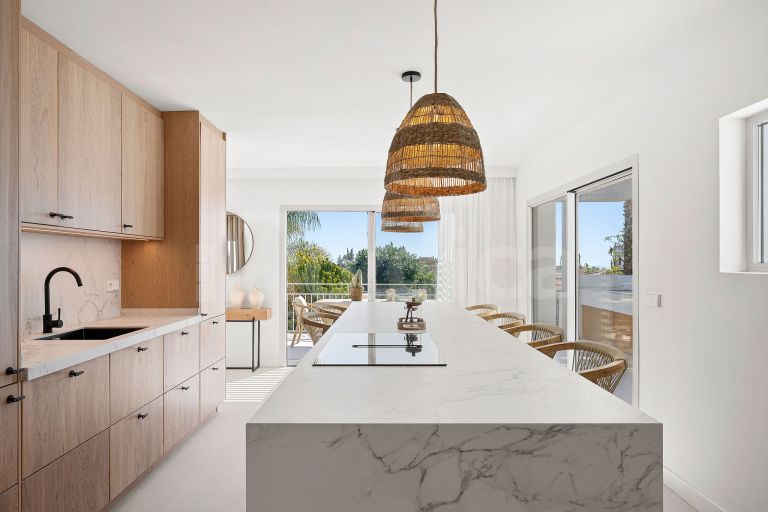 Villa for sale in Nueva Andalucia