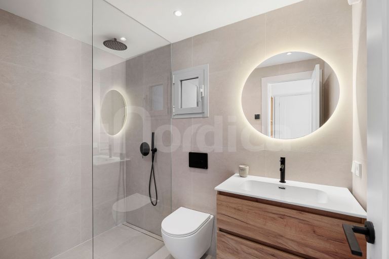 Villa for sale in Nueva Andalucia