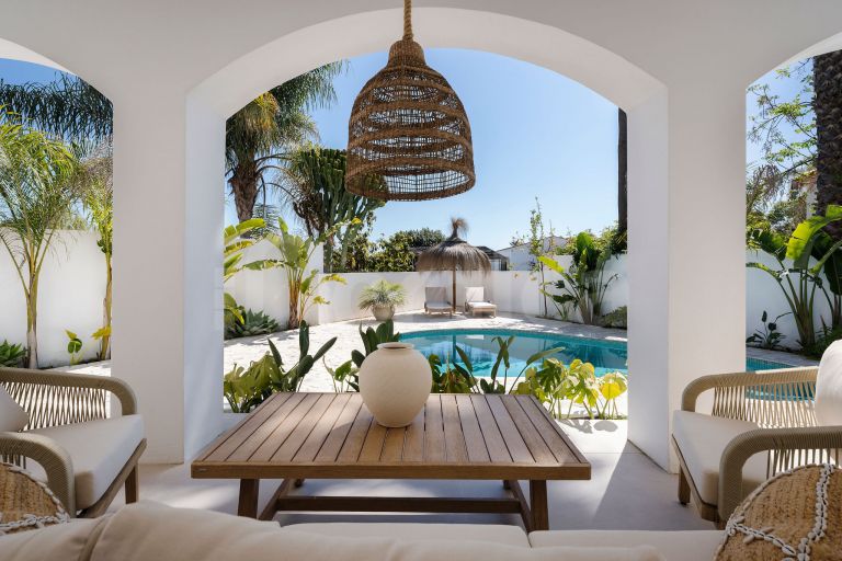 Villa for sale in Nueva Andalucia