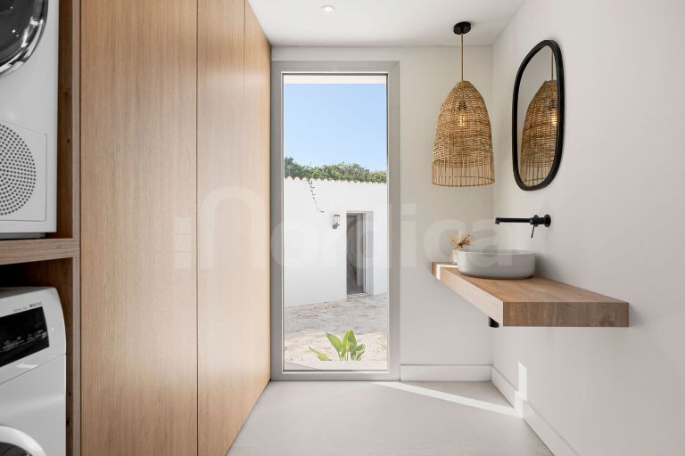 Villa for sale in Nueva Andalucia