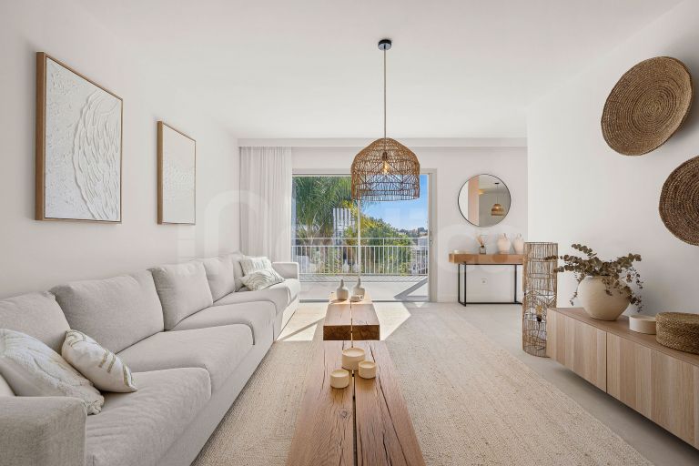 Villa for sale in Nueva Andalucia