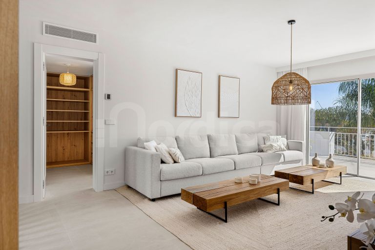 Villa for sale in Nueva Andalucia