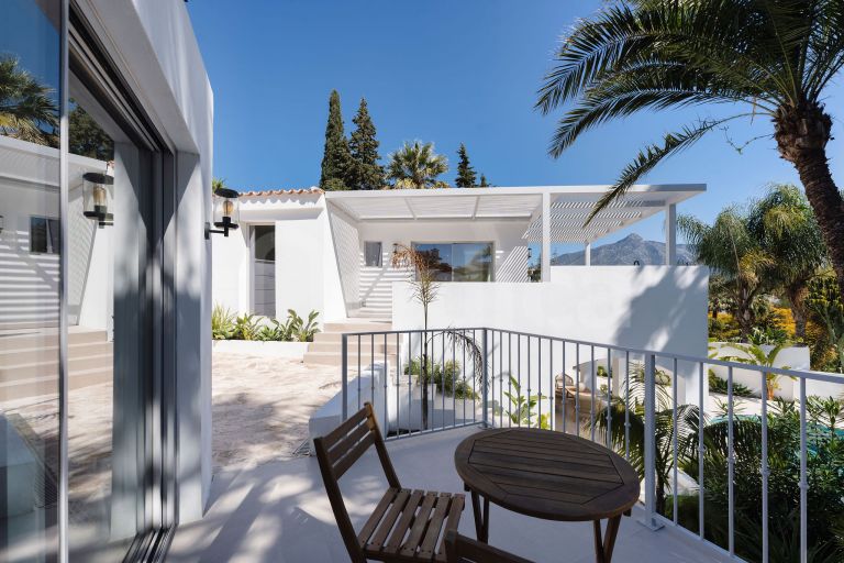 Villa for sale in Nueva Andalucia