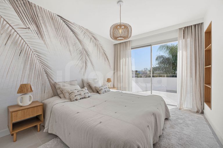 Villa for sale in Nueva Andalucia